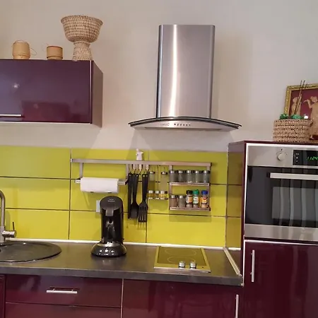 Meuble De 25m² Proche De La